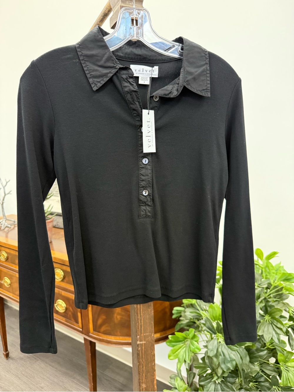 Velvet by Graham & Spencer Black Long-Sleeve Button-Down Polo